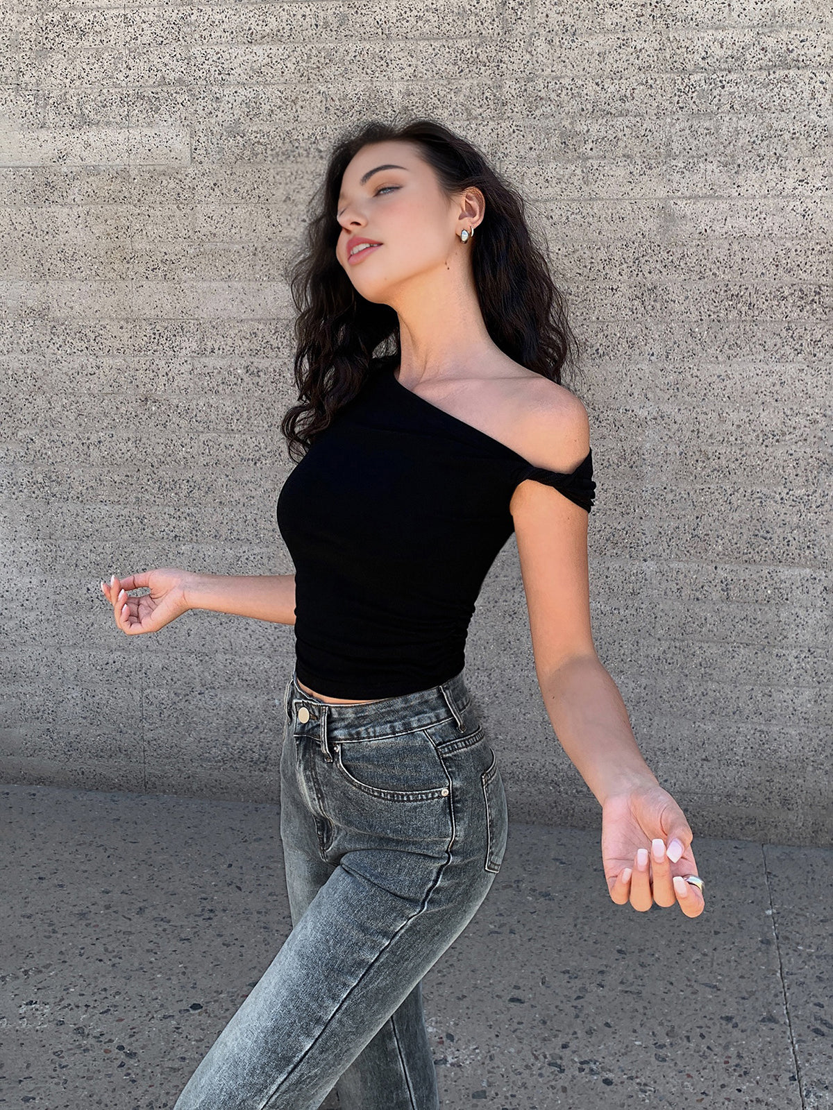 Mia | Elegantes Schulterfreies Top mit Asymmetrischem Ausschnitt