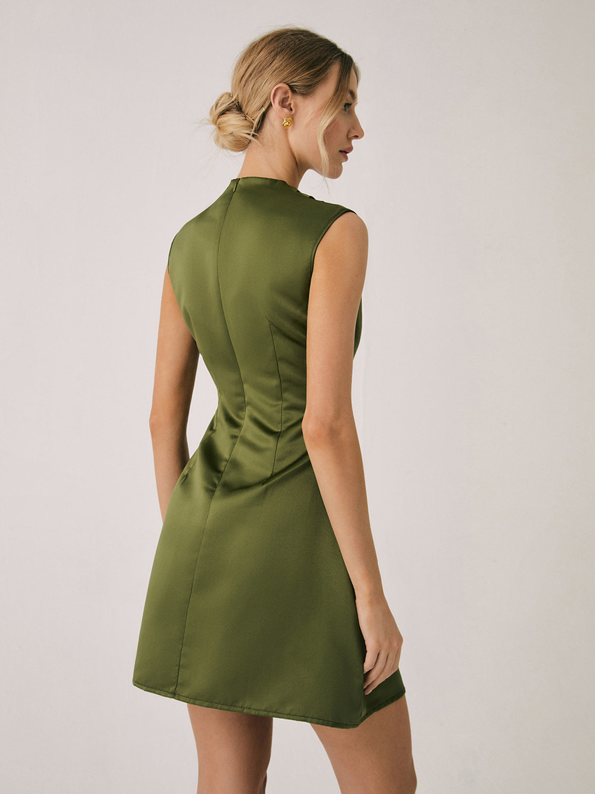 Anna | Satin Kurzkleid mit Rundhalsausschnitt