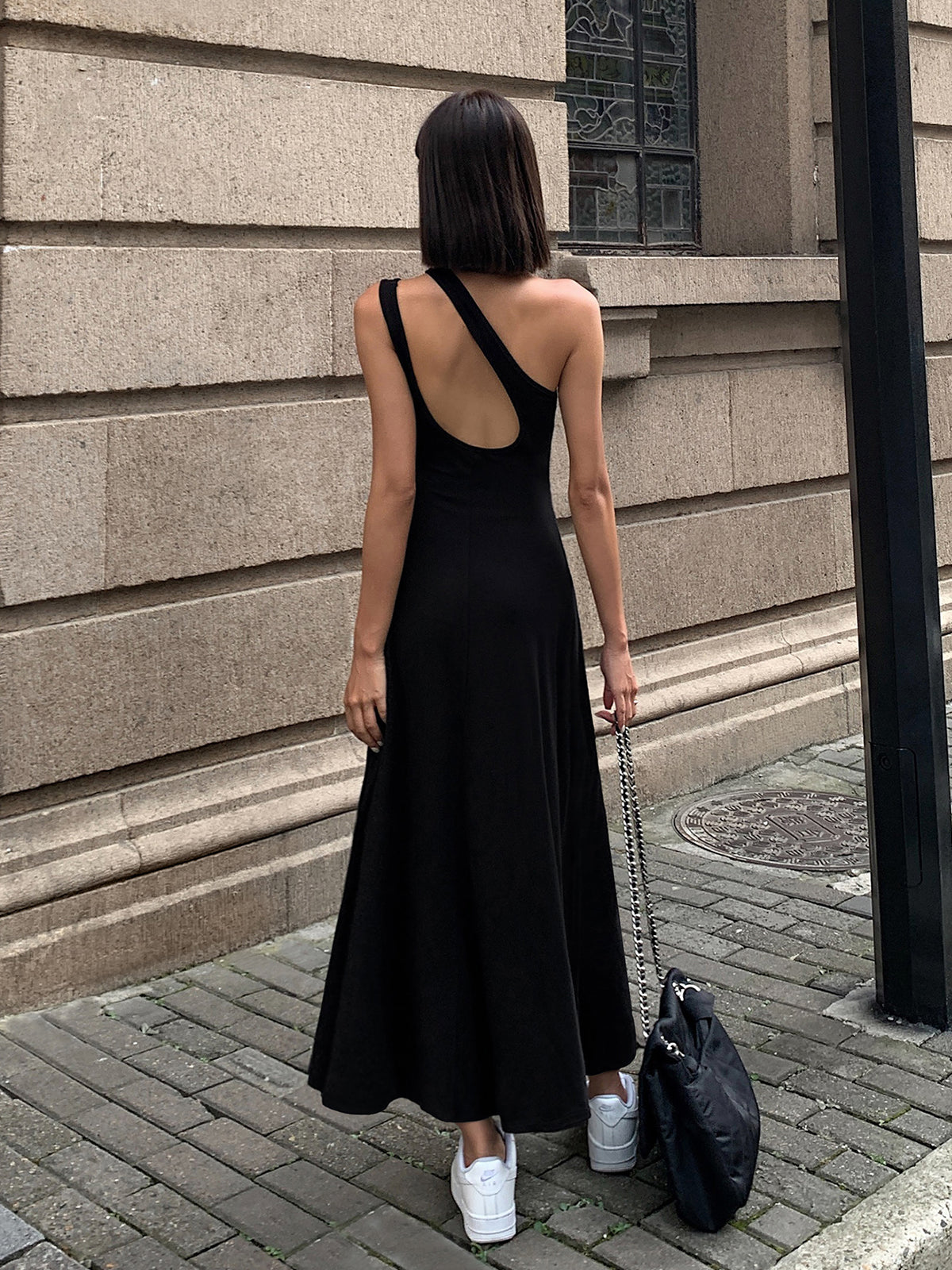 Clara | Rückenfreies Maxikleid mit asymmetrischem Schnitt