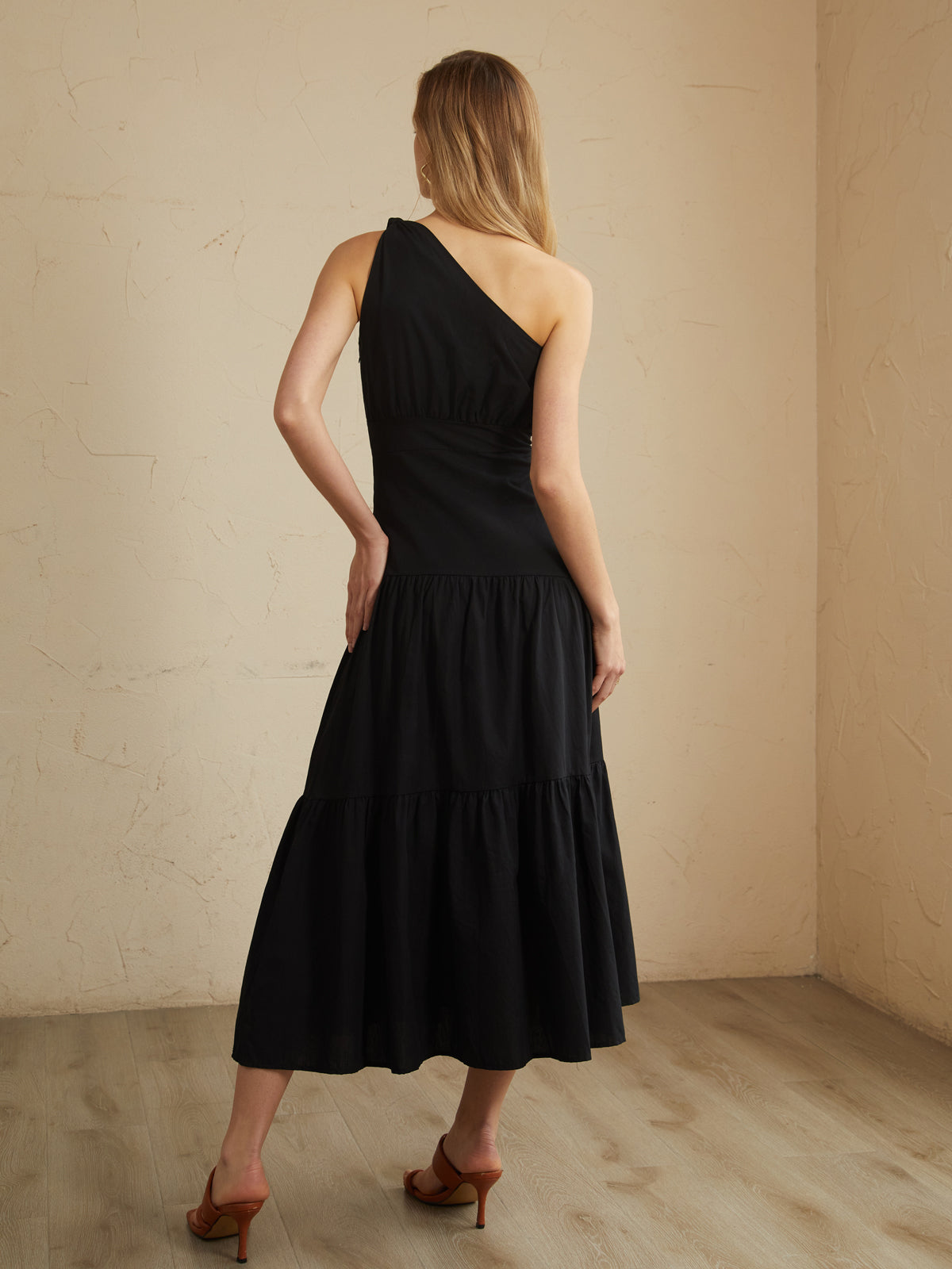 Mia | Asymmetrisches Midi-Kleid mit Knoten-Detail