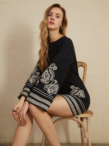 Sara | Zart Besticktes Glockenärmel-Kleid