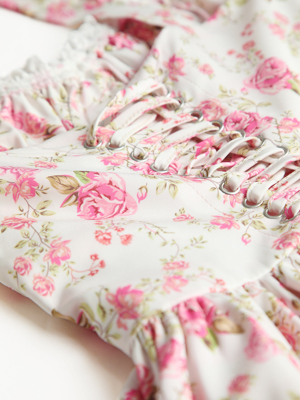 Clara | Florales Kurzkleid mit Taillenknoten