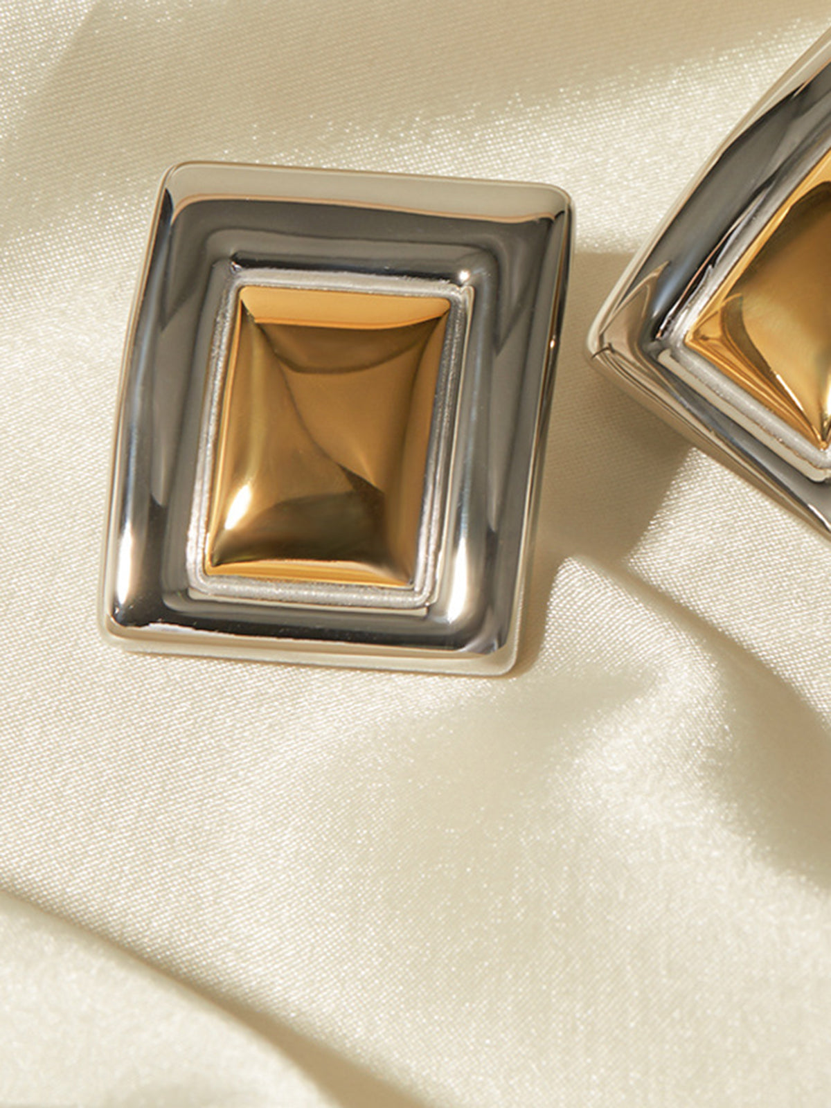 Clara | Zweifarbige Rechteckohrringe