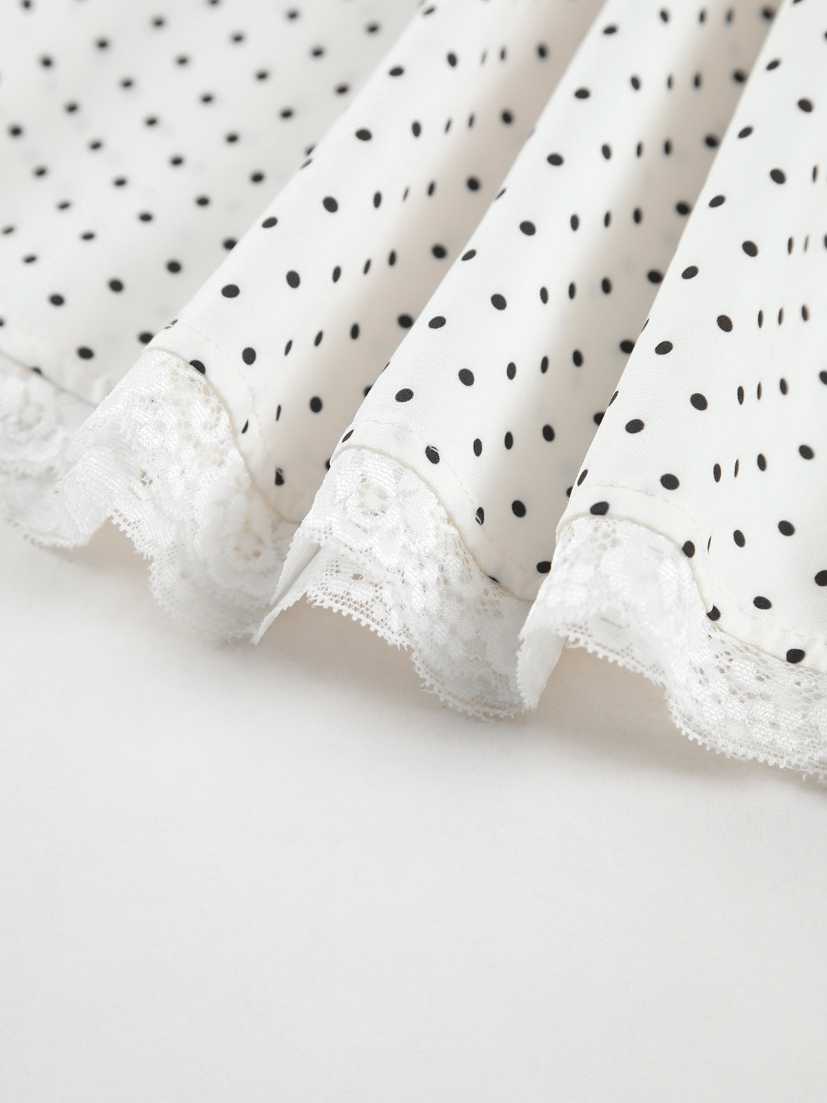 Clara | Verspieltes Polka Dot Knotted Kleid