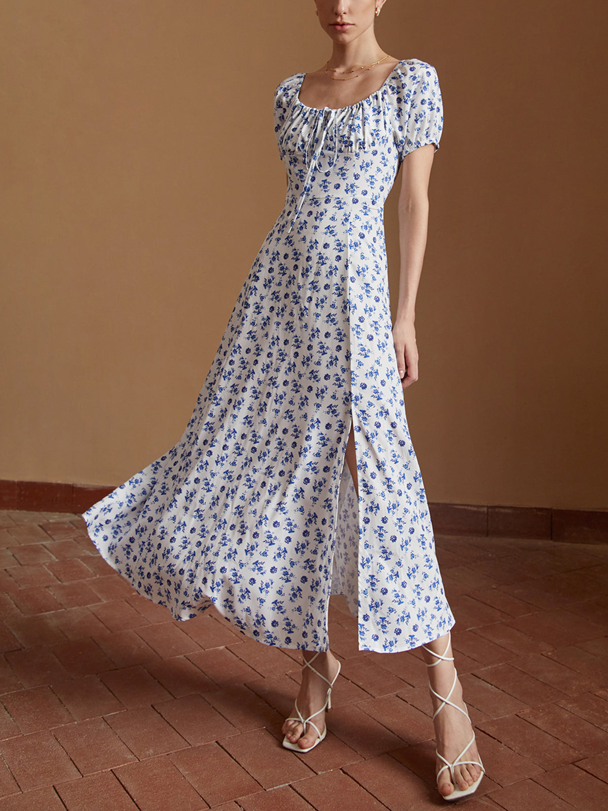 Emilia | Floral Geknotetes Maxi-Kleid