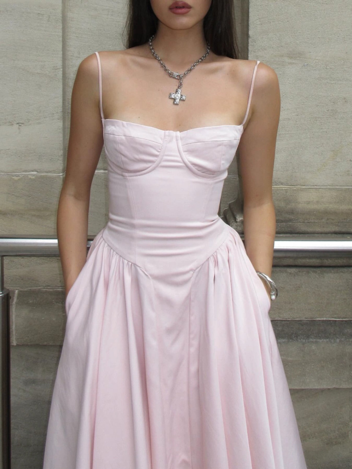 Clara | Elegantes Cami Midi Kleid mit herzförmigem Ausschnitt