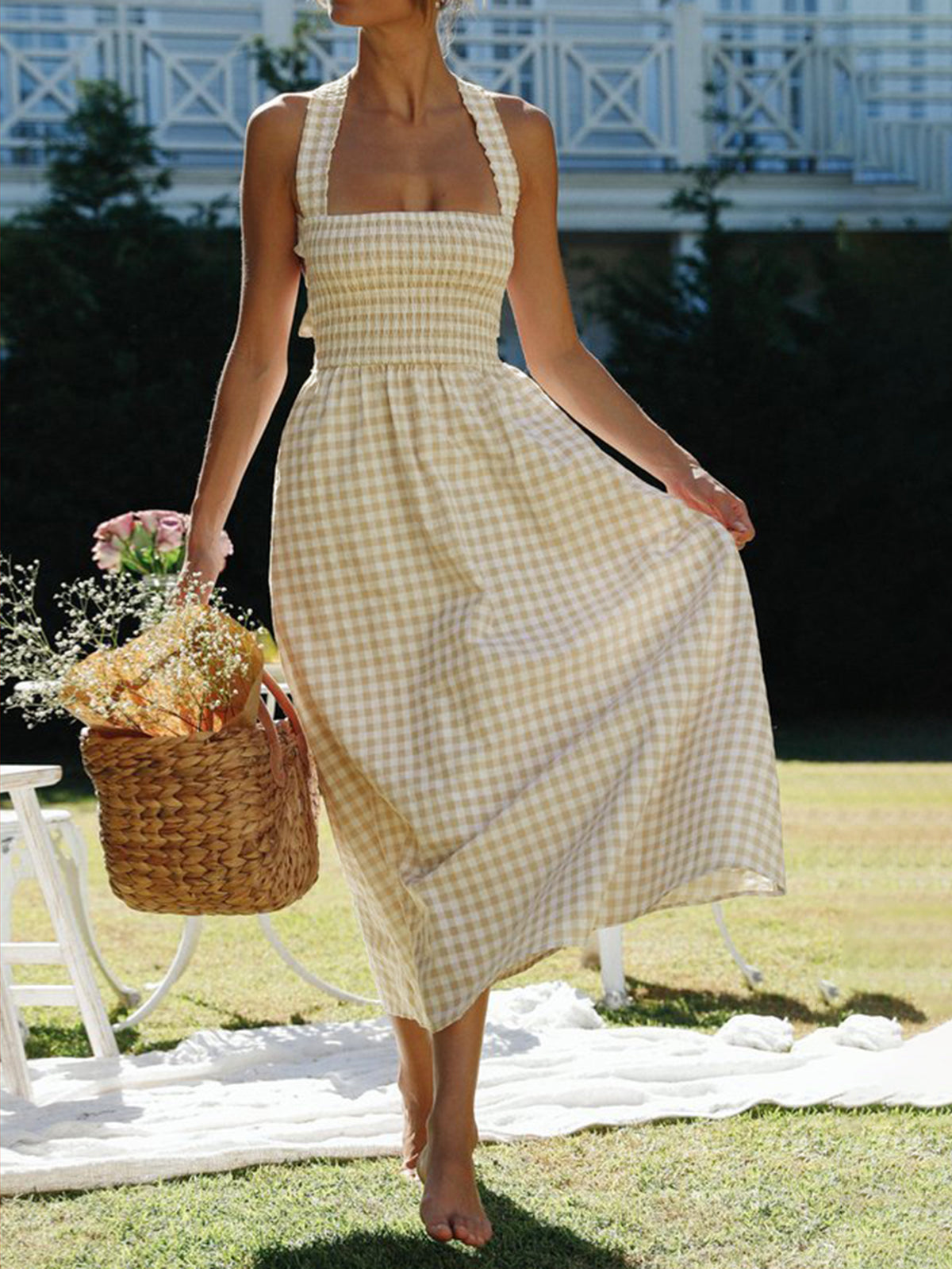 Clara | Langes Karomuster Kleid mit Halter und Criss Cross-Details