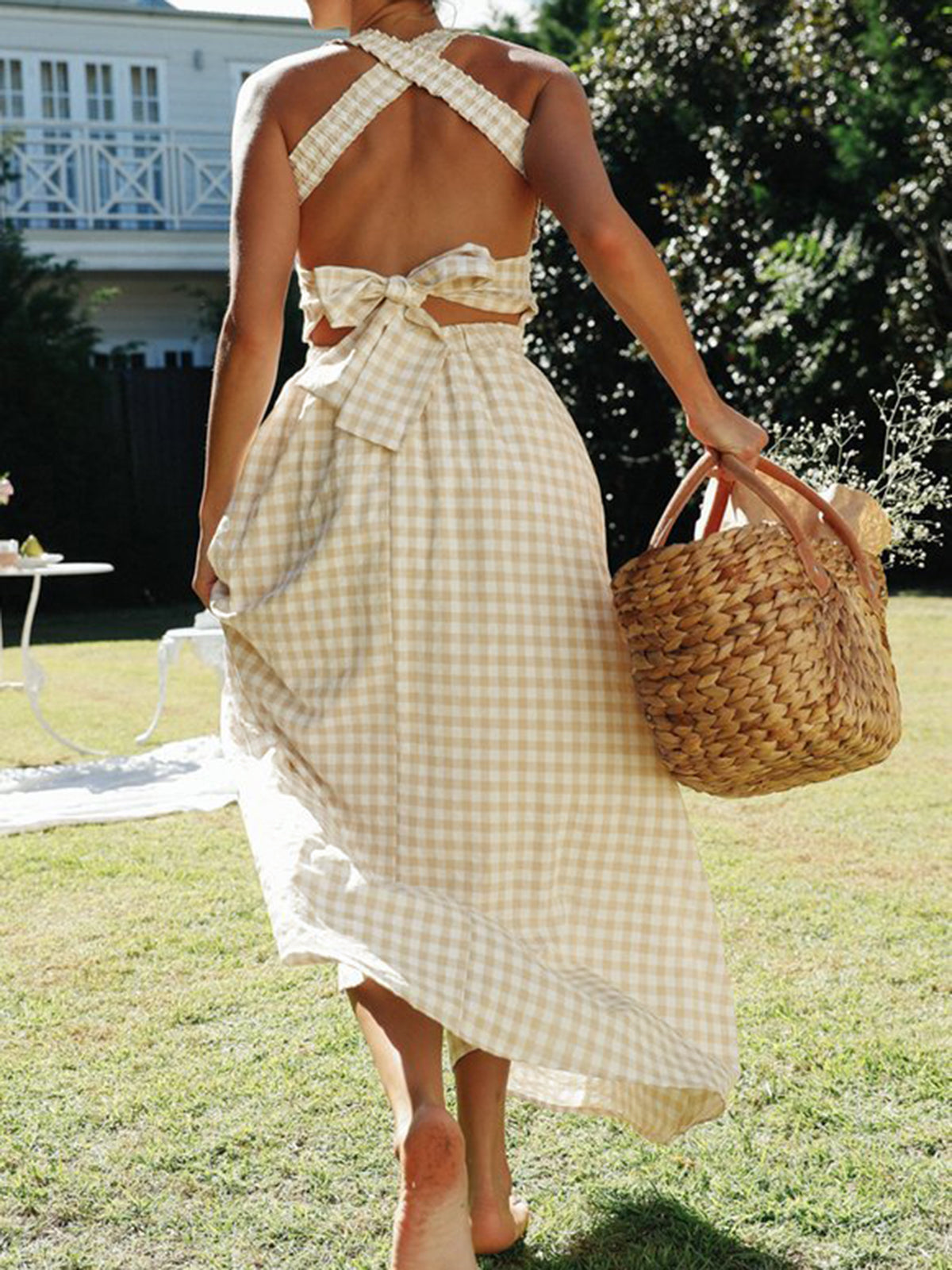 Clara | Langes Karomuster Kleid mit Halter und Criss Cross-Details