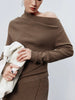 Clara | Asymmetrisches Karamell-Strick-Top mit langen Ärmeln