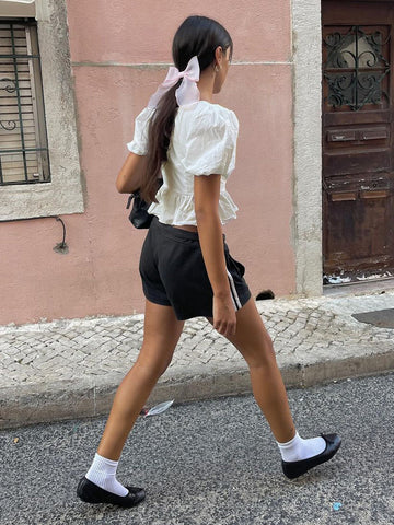 Emilia | Romantisches Peplum-Oberteil mit Schlüssel-Ausschnitt