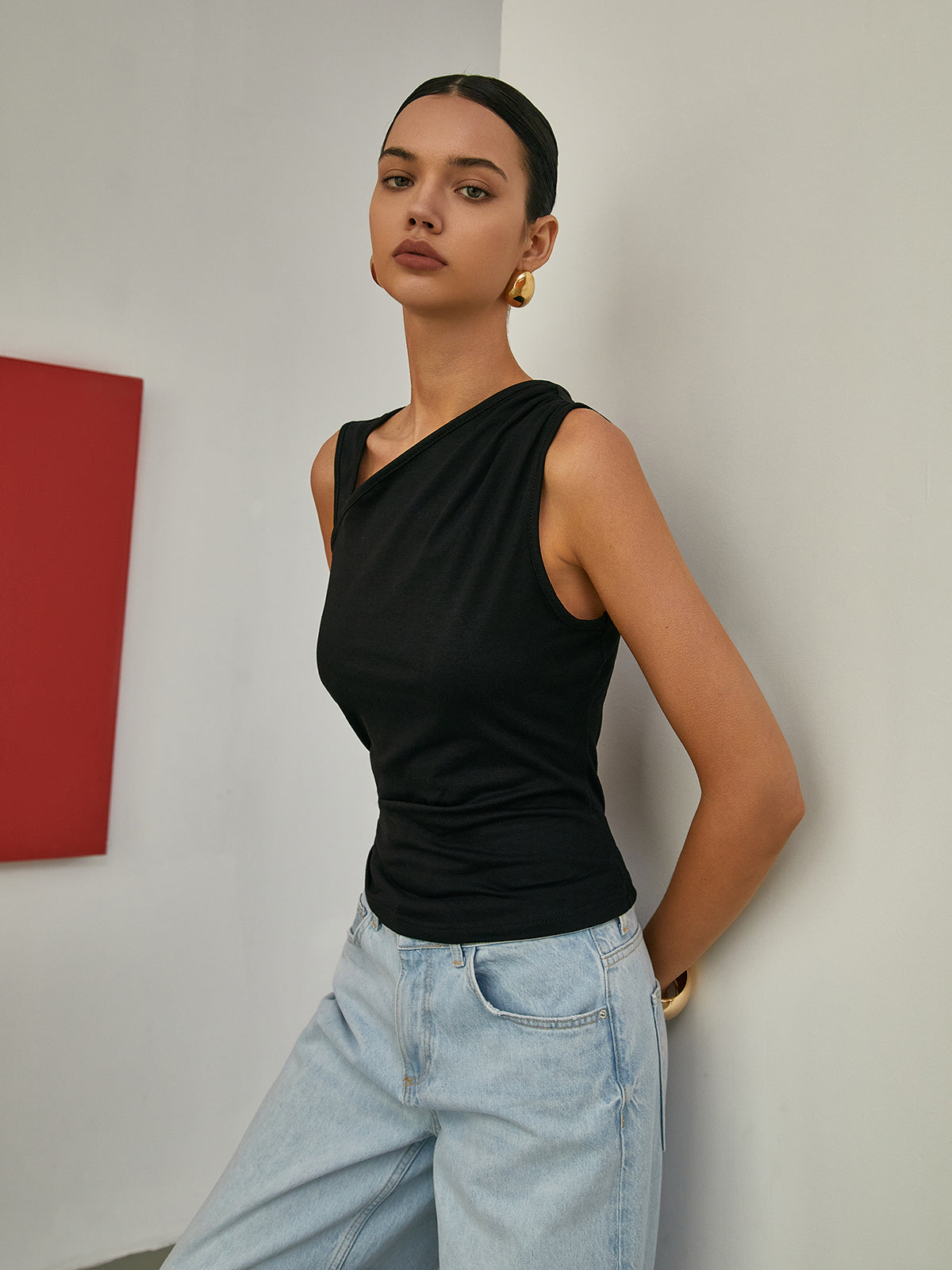 Max | Asymmetrisches Tank-Top für modernen Stil