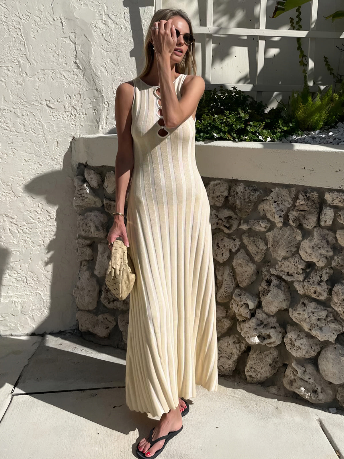 Clara | Elegantes Kleid mit Schlüsselloch-Ausschnitt und Perlenverzierung