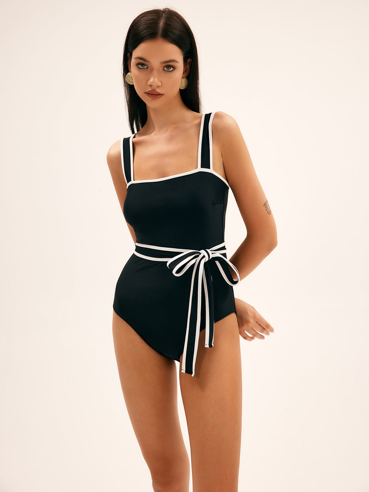 Anna | Badeanzug mit Gürtel und modernem Design