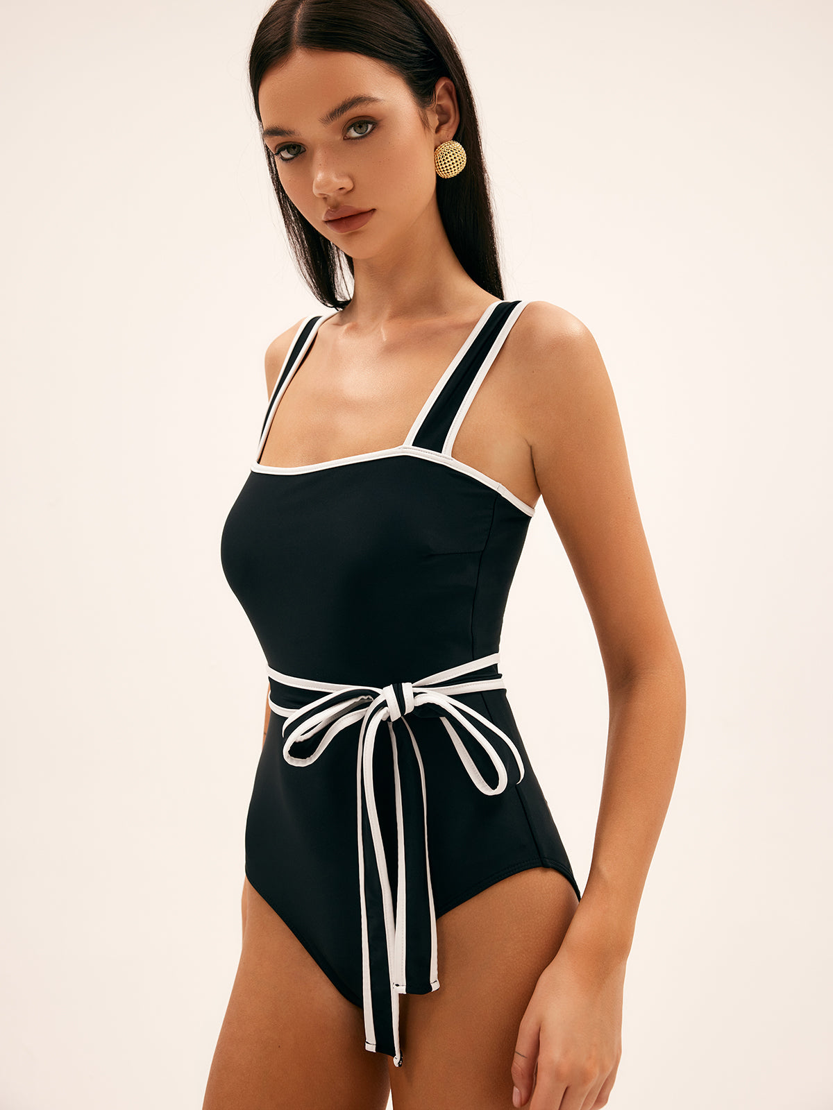Anna | Badeanzug mit Gürtel und modernem Design