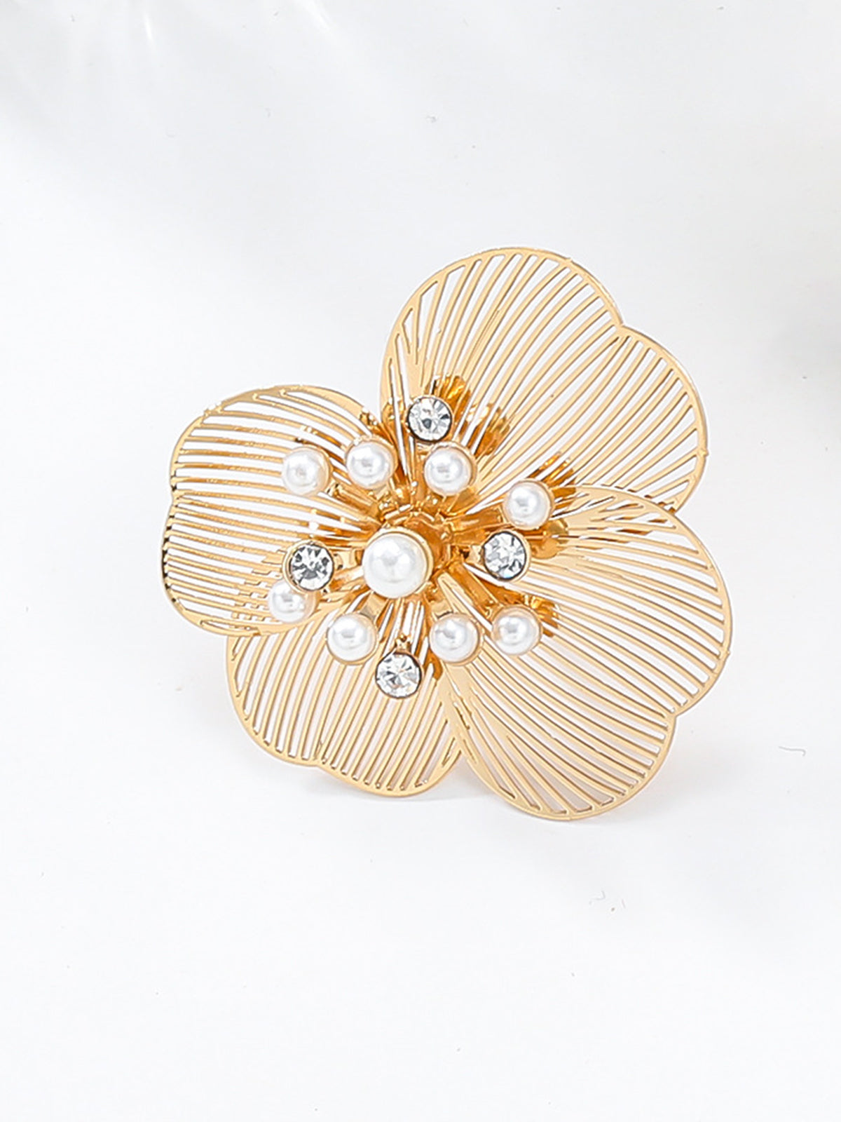 Leonie | Perlen-Gravierte Blumenohrringe