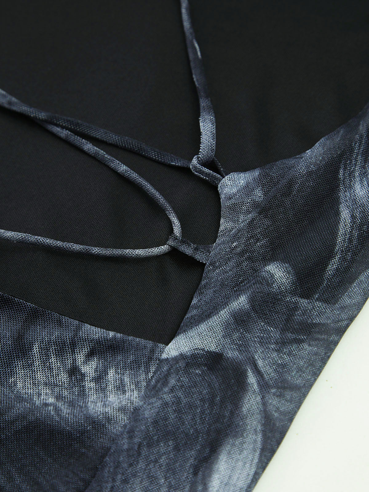 Emma | Asymmetrisches Hemd-Kleid mit Kreuzmuster