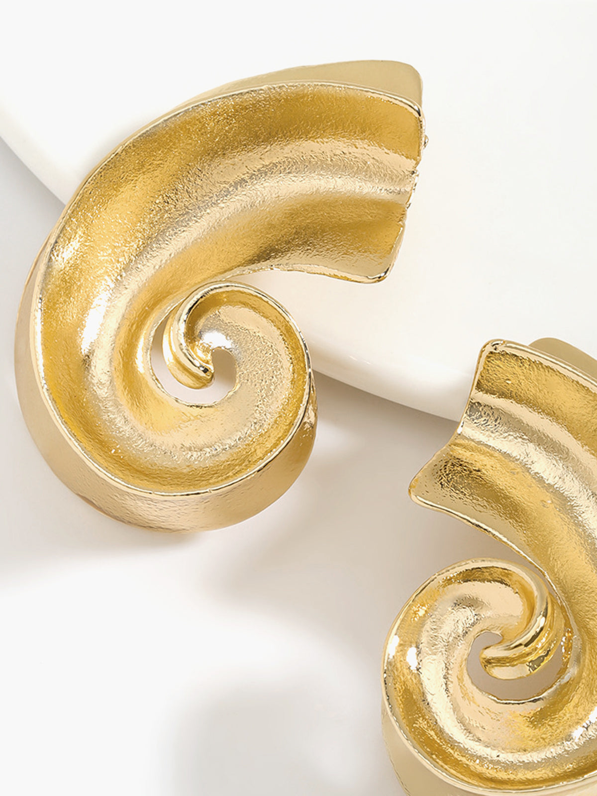 Mia | Elegante Conch Ohrringe