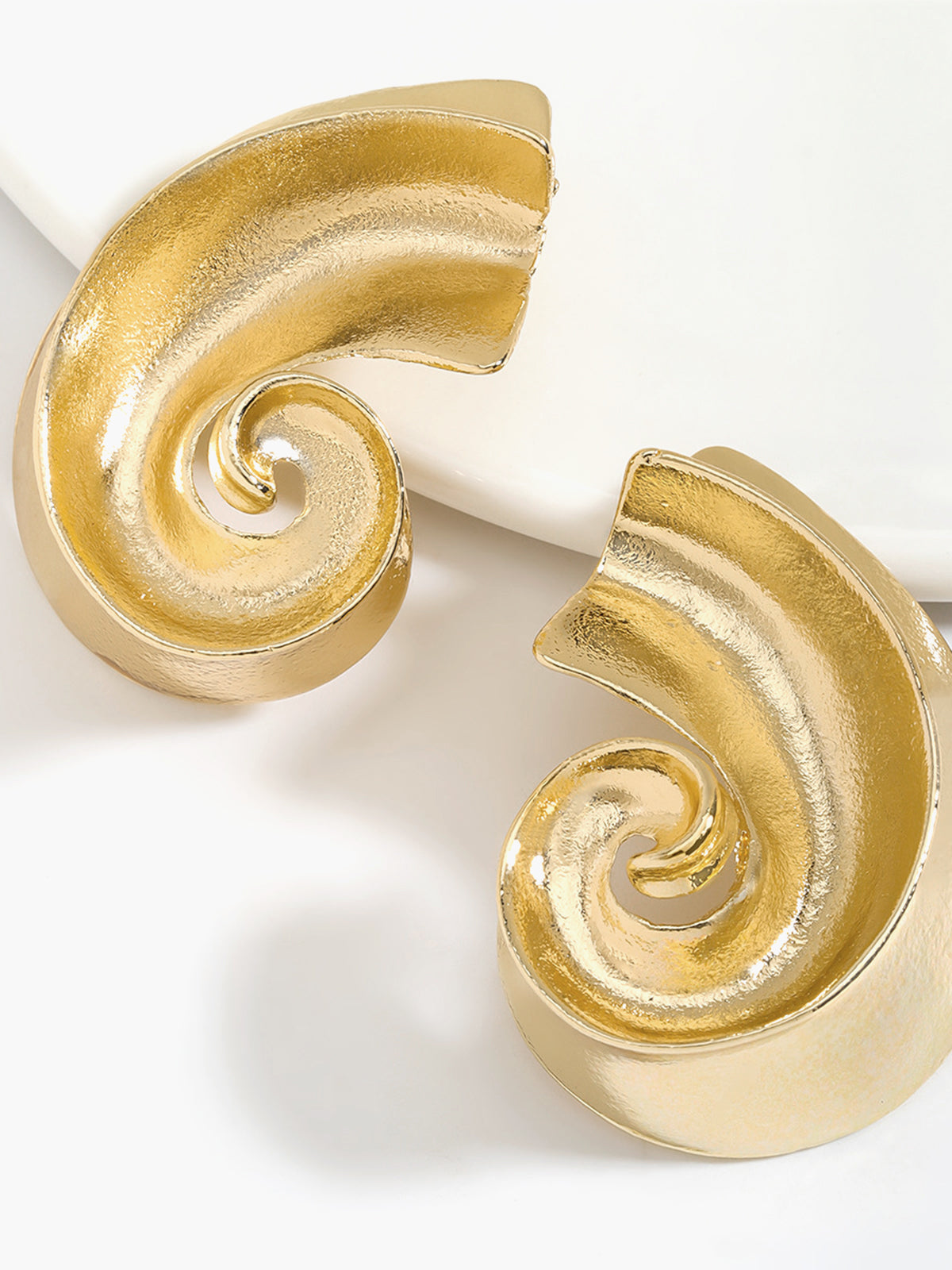 Mia | Elegante Conch Ohrringe