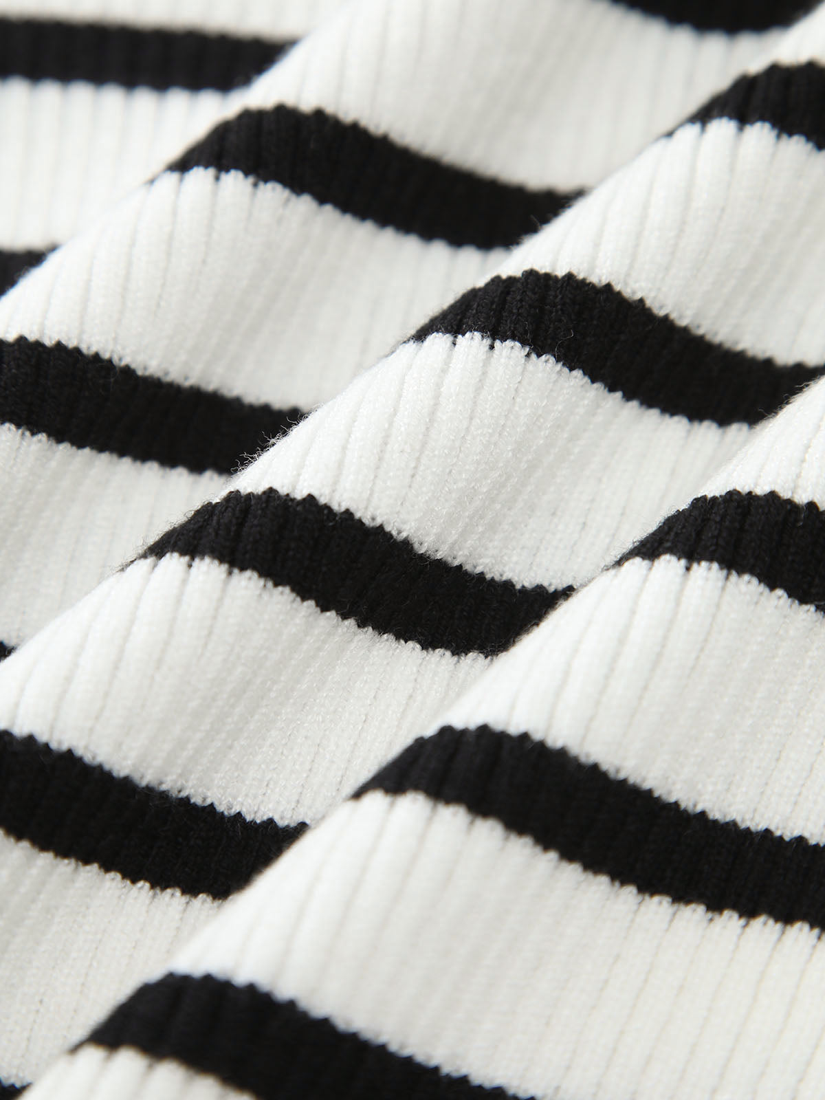 Clara | Gestreiftes Tube Top mit Drehdetail