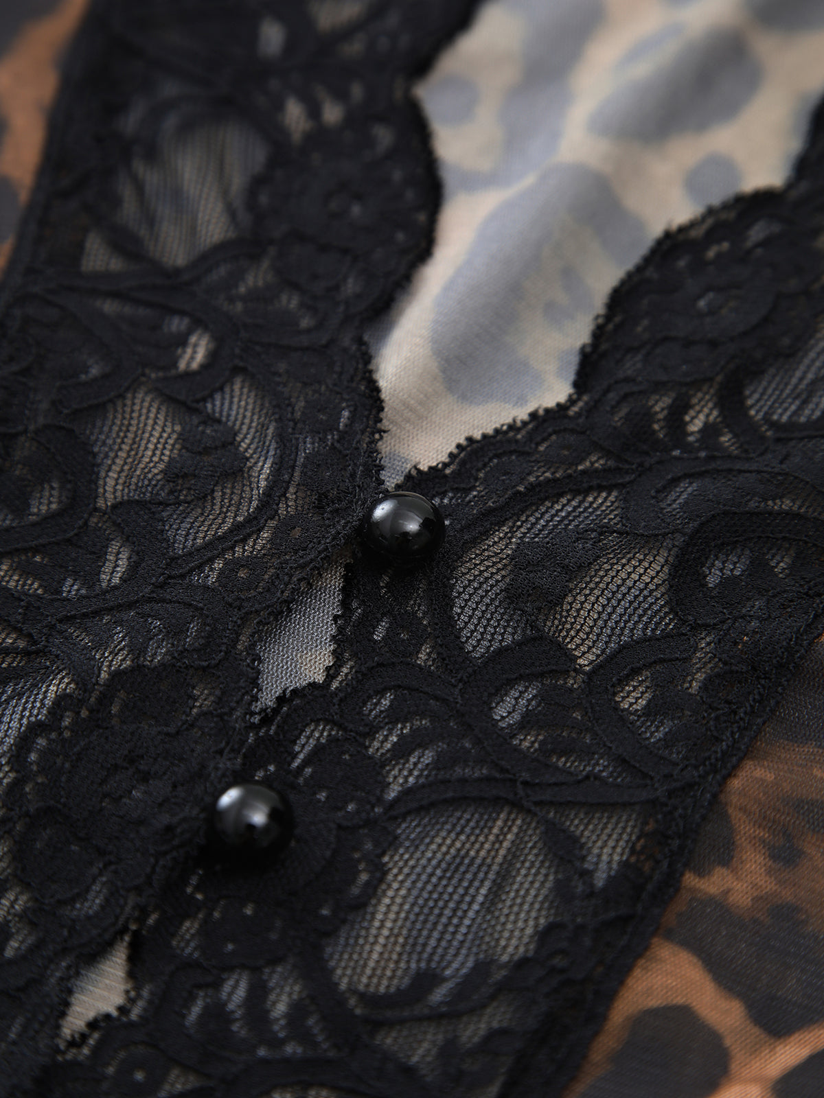 Clara | Leopardenmuster Langarmbluse mit Spitzenbesatz