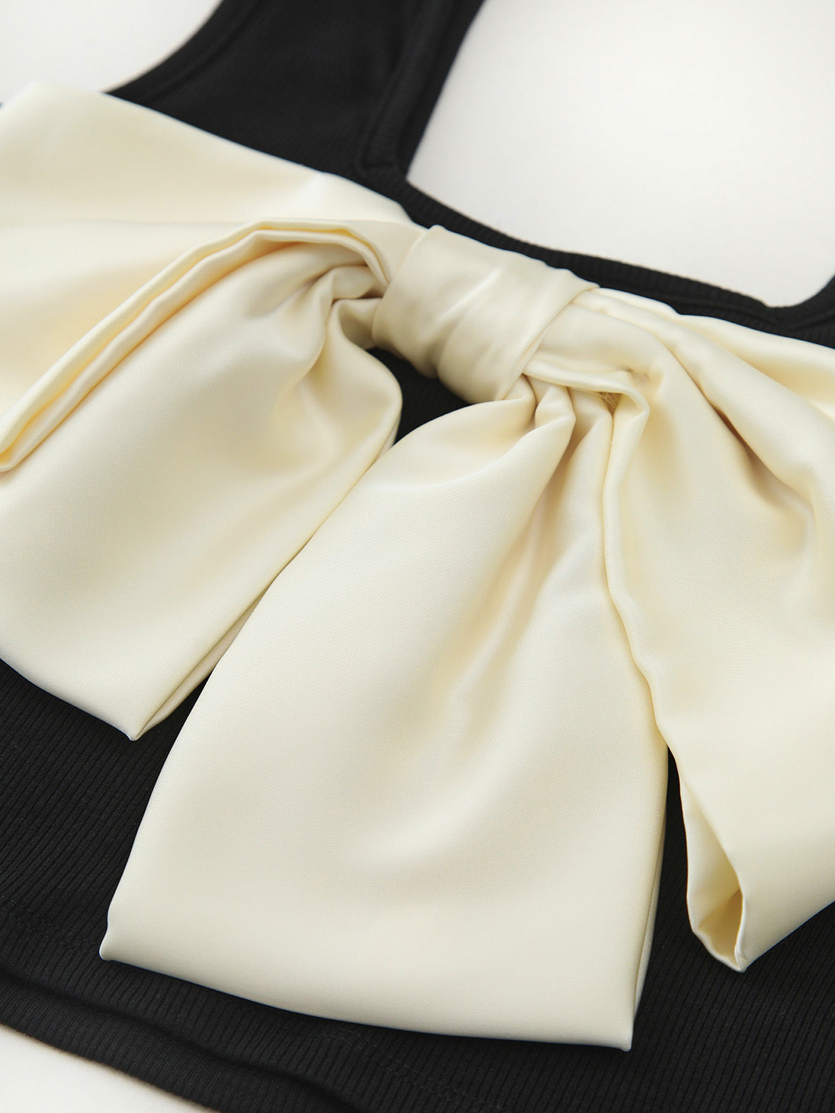 Clara | Lässiges Schleifen-Top