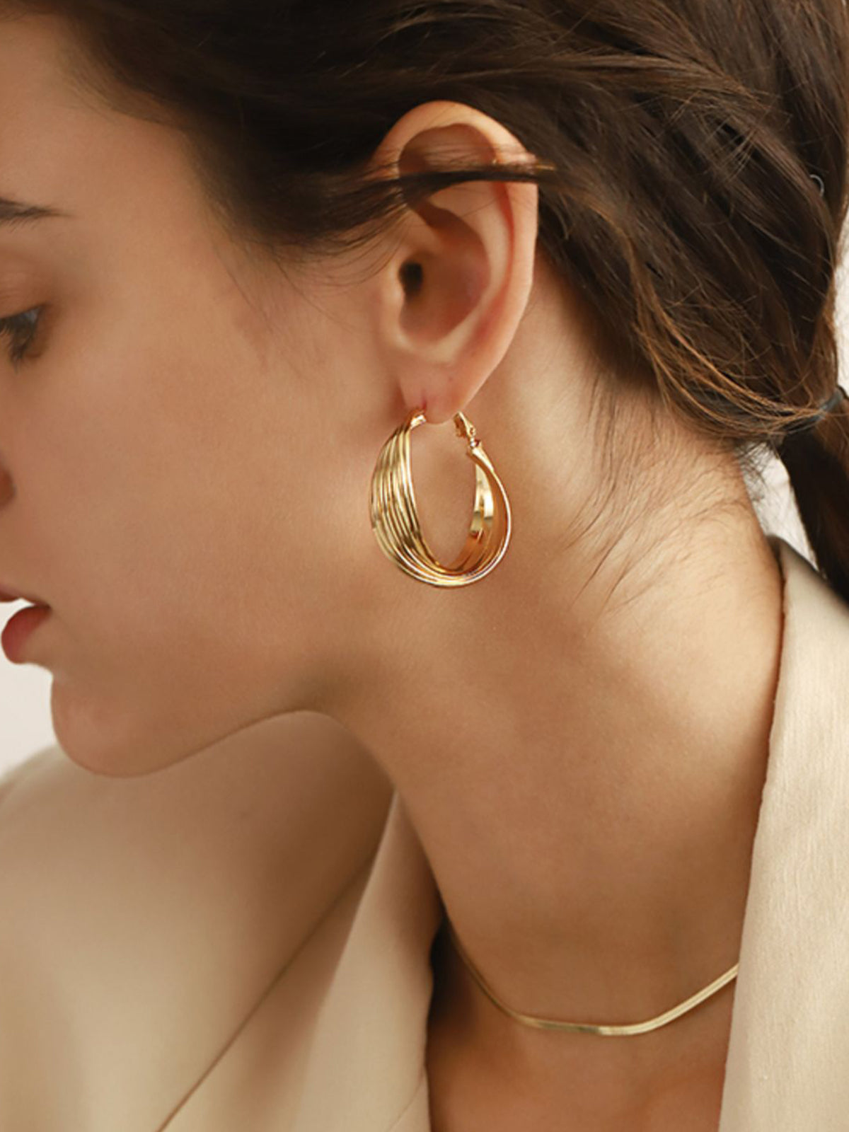 Clara | Geometrische Metallic Ohrringe