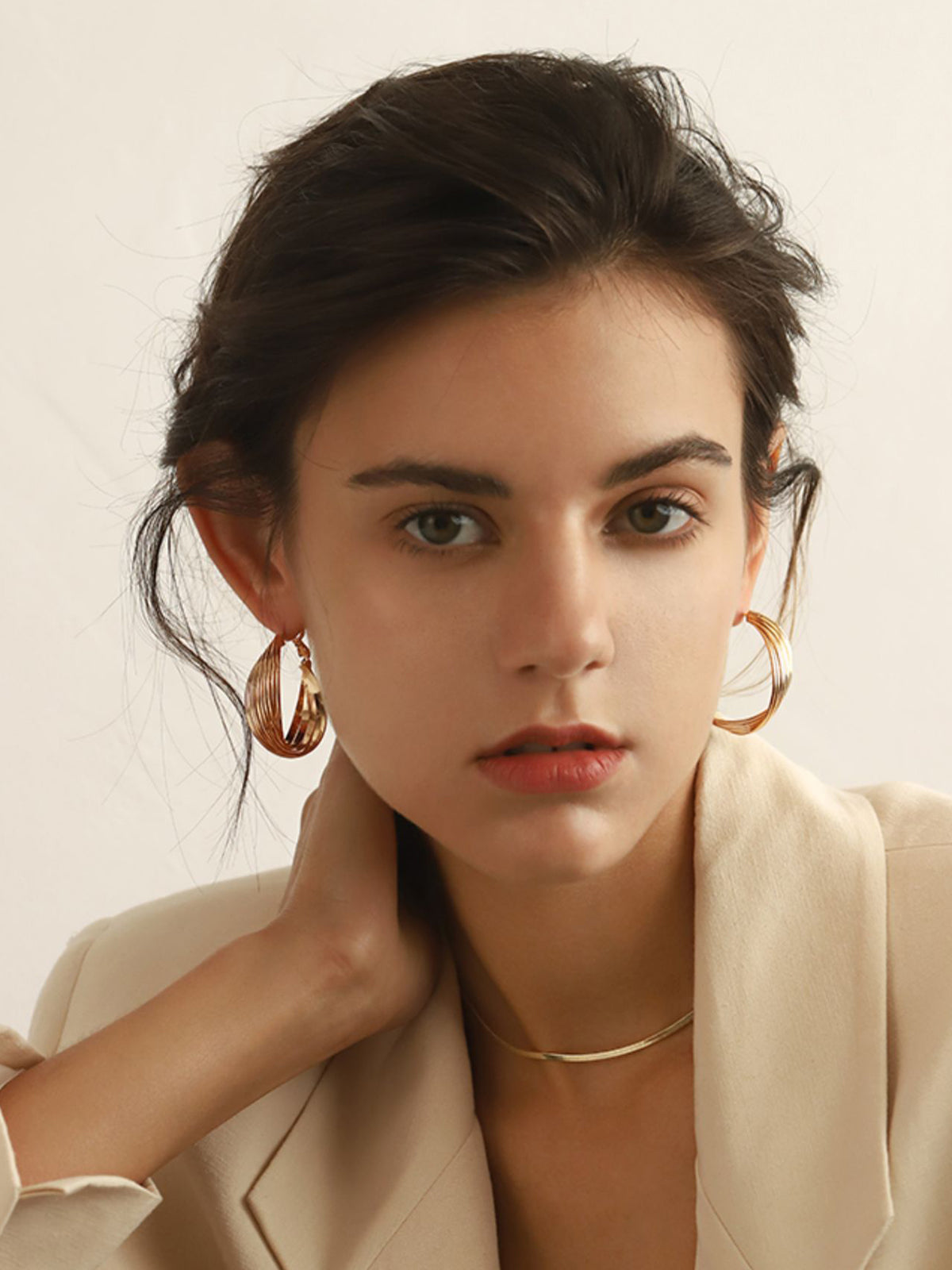 Clara | Geometrische Metallic Ohrringe