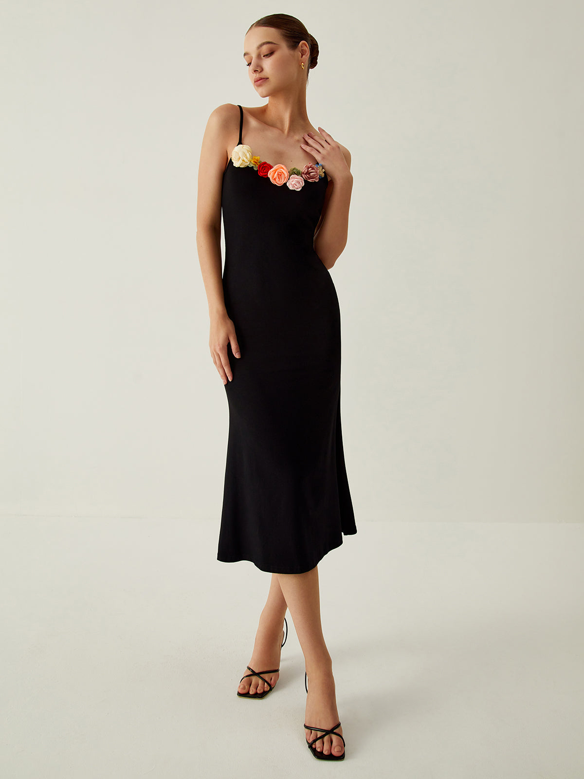 Clara | Elegantes Midi Kleid mit floralem Detail