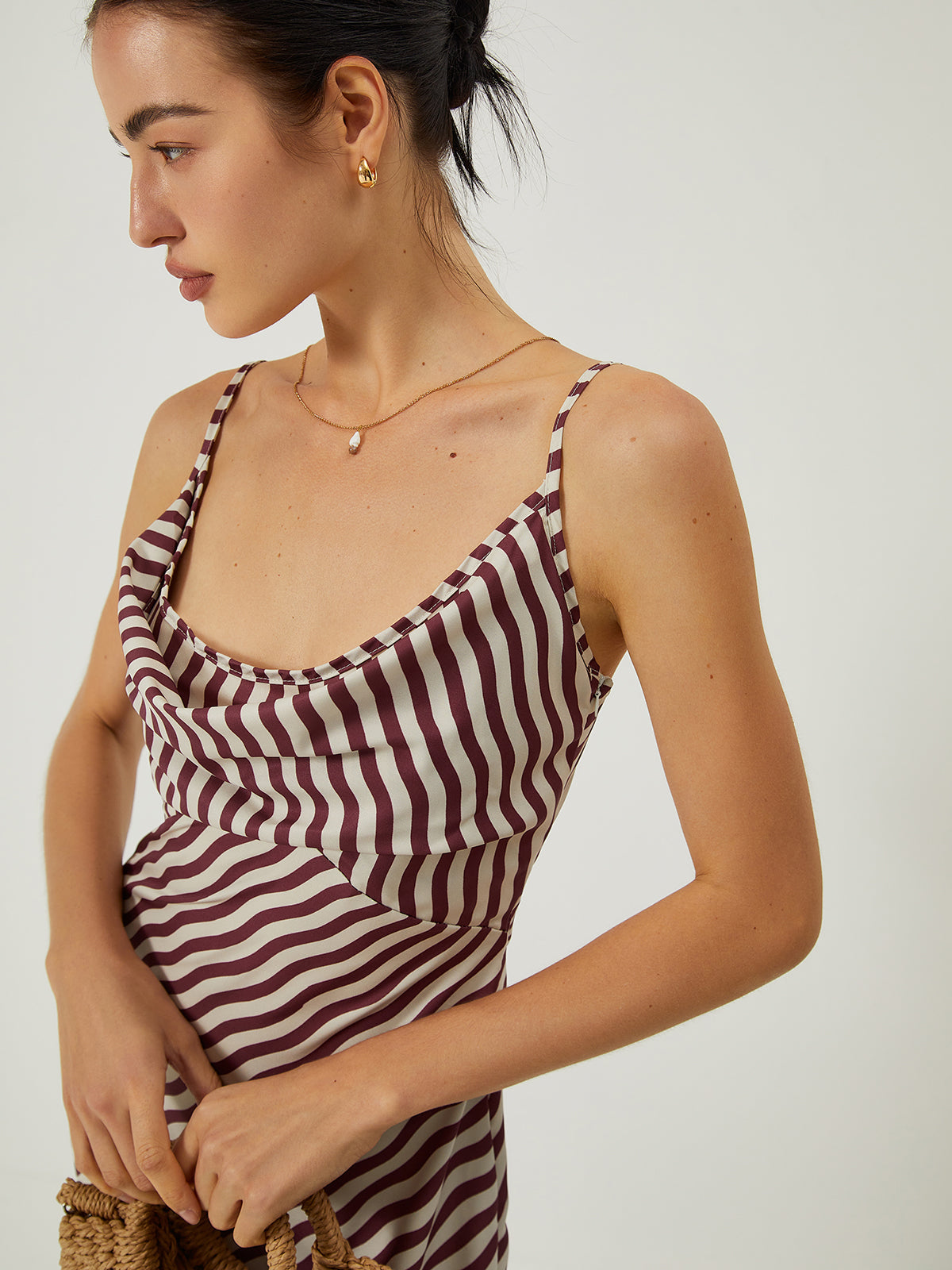 Clara | Romantisches Maxikleid mit tiefem Ausschnitt