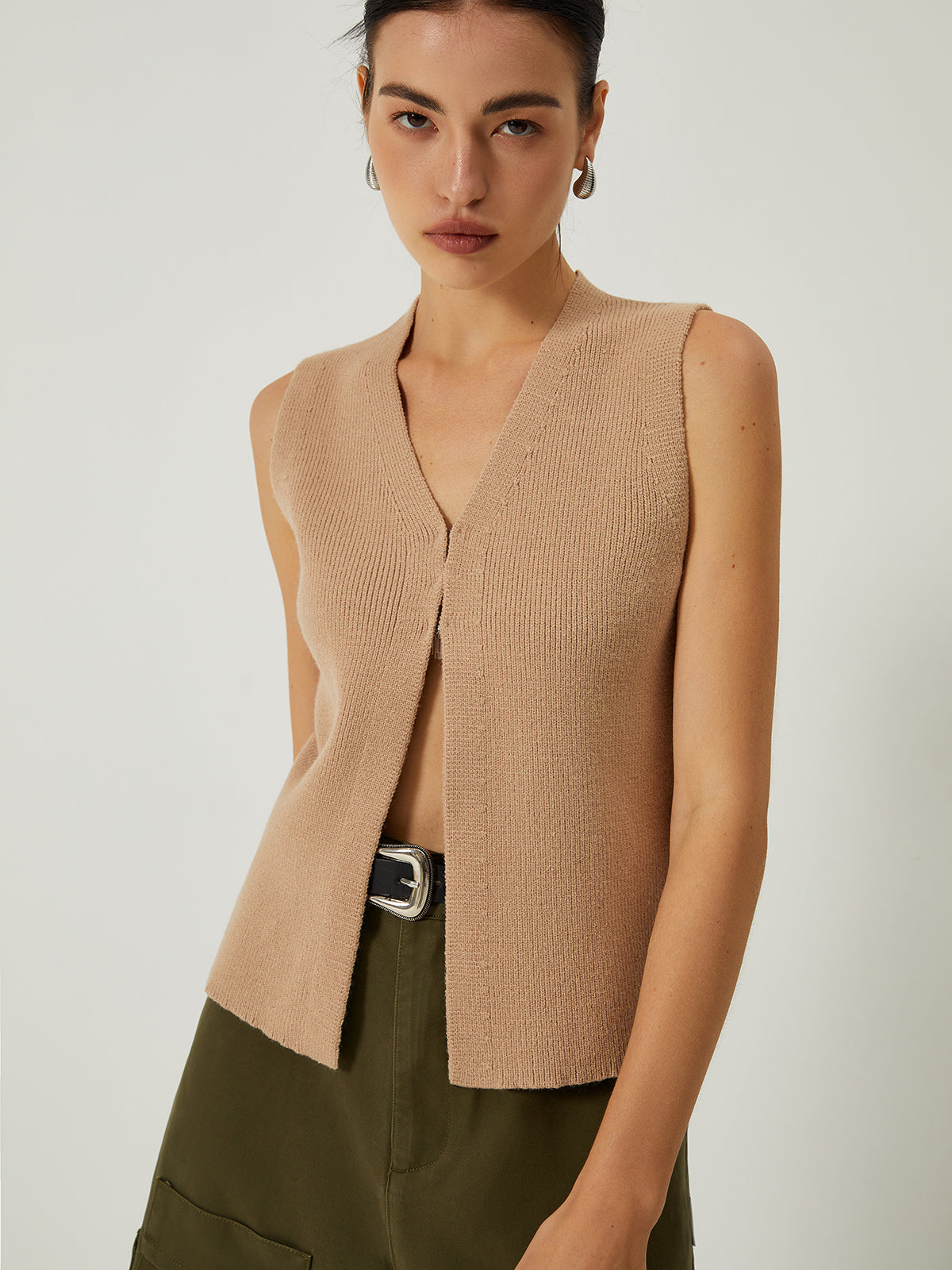 Gina | Hauptfigur Rippenpullover Weste