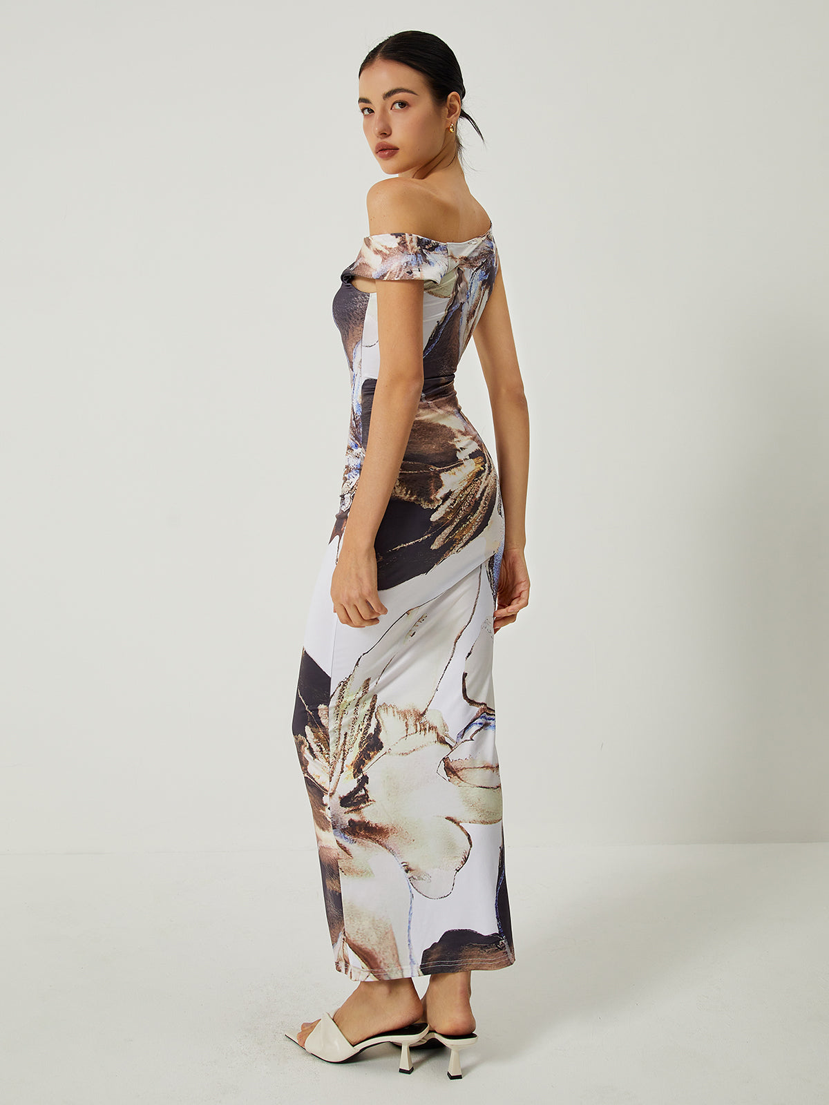 Clara | Asymmetrisches, bedrucktes, schulterfreies, langes Kleid