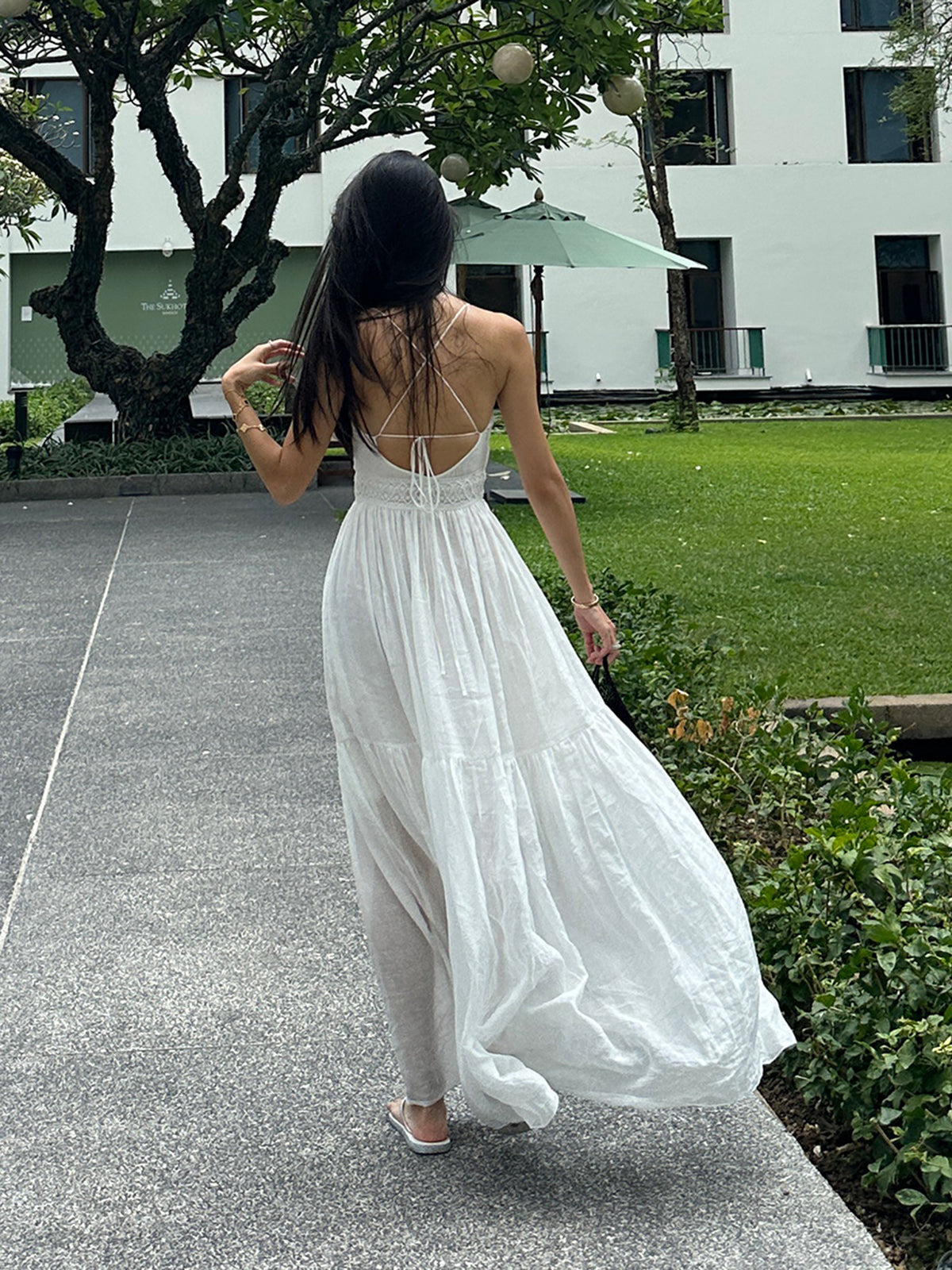 Clara | Ärmelloses, hinten offenes Knotted Cami Maxikleid