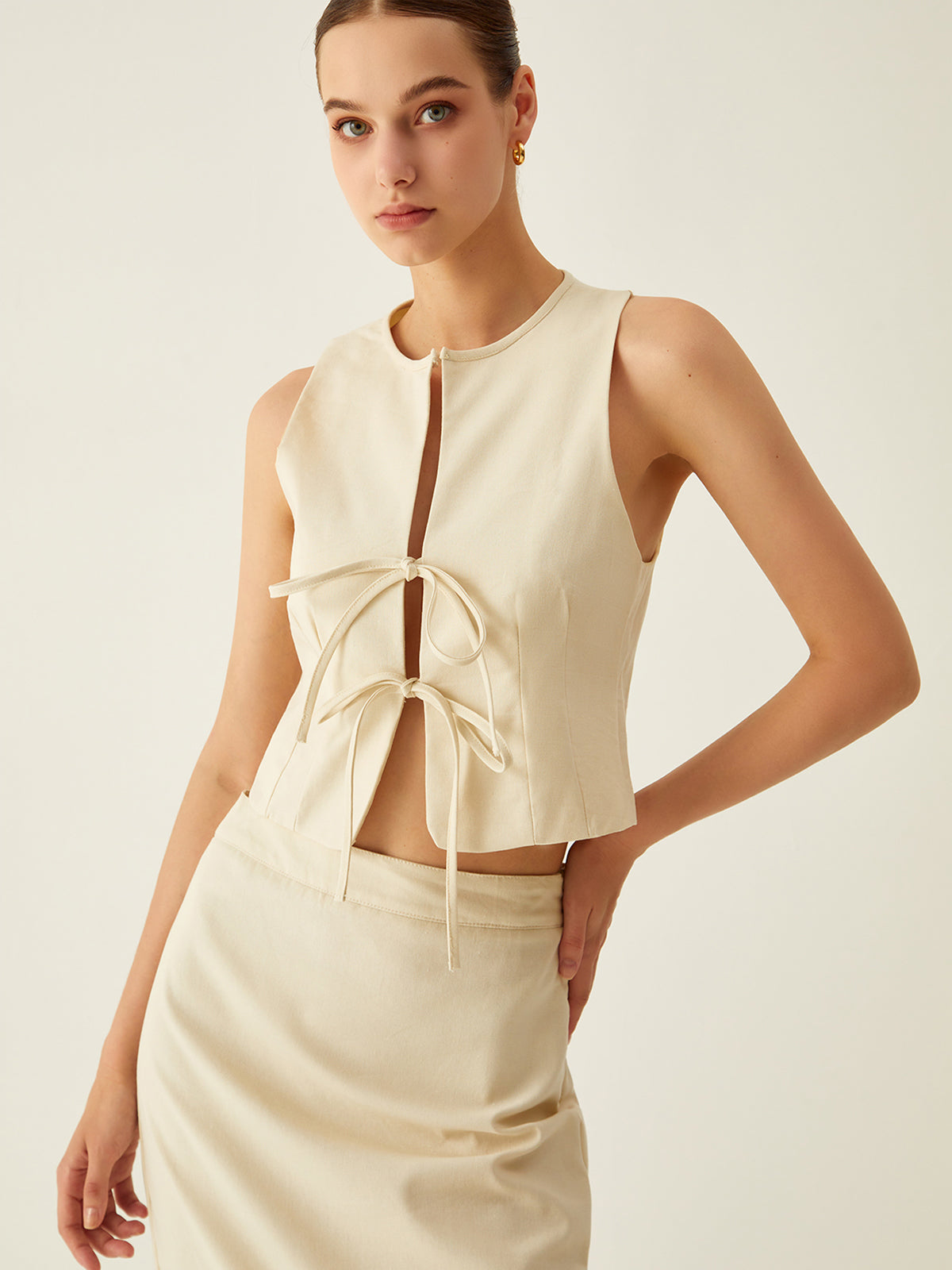 Emilia | Ärmelose Bindeweste mit Bindeband
