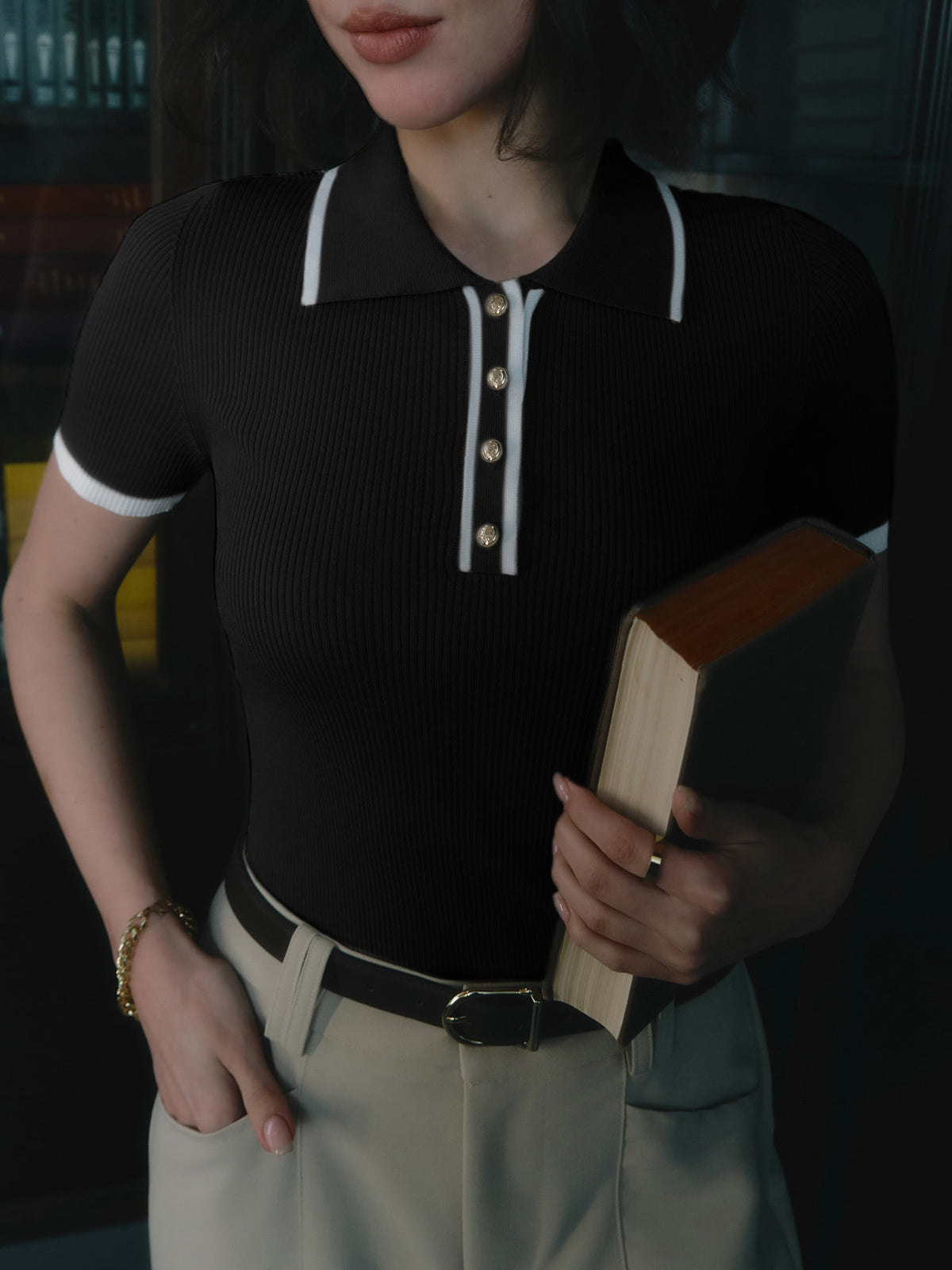 Mia | Stricktop mit Kontrastverzierungen und Metallknöpfen