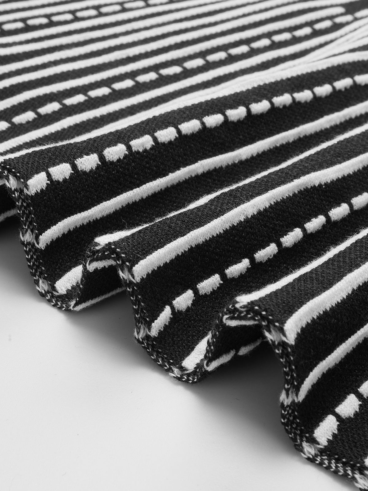 Clara | Gestreiftes Kurzkleid mit Kontrastbesatz