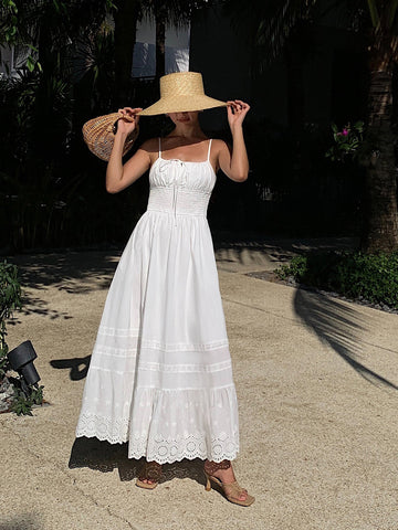 Emilia | Romantisches Stickkleid mit Schößchen