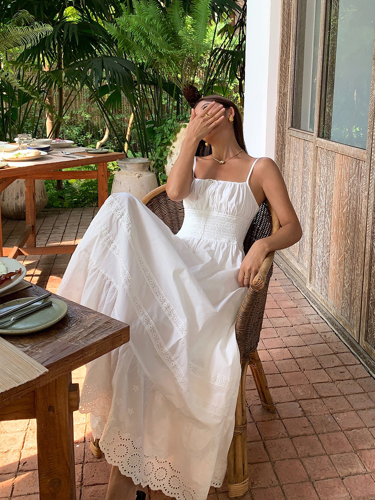 Emilia | Romantisches Stickkleid mit Schößchen