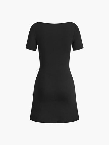 Alina | Kurzes Kleid mit Schleifendetail und seitlichem Schlitz