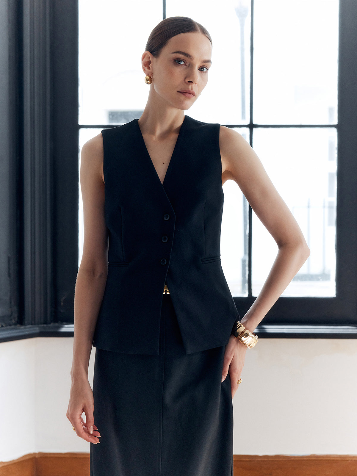 Leon | Elegante V-Ausschnitt-Weste mit Schlitz