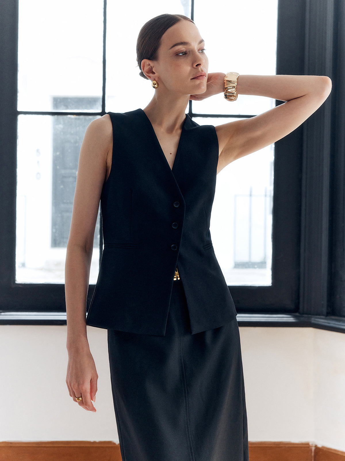 Leon | Elegante V-Ausschnitt-Weste mit Schlitz