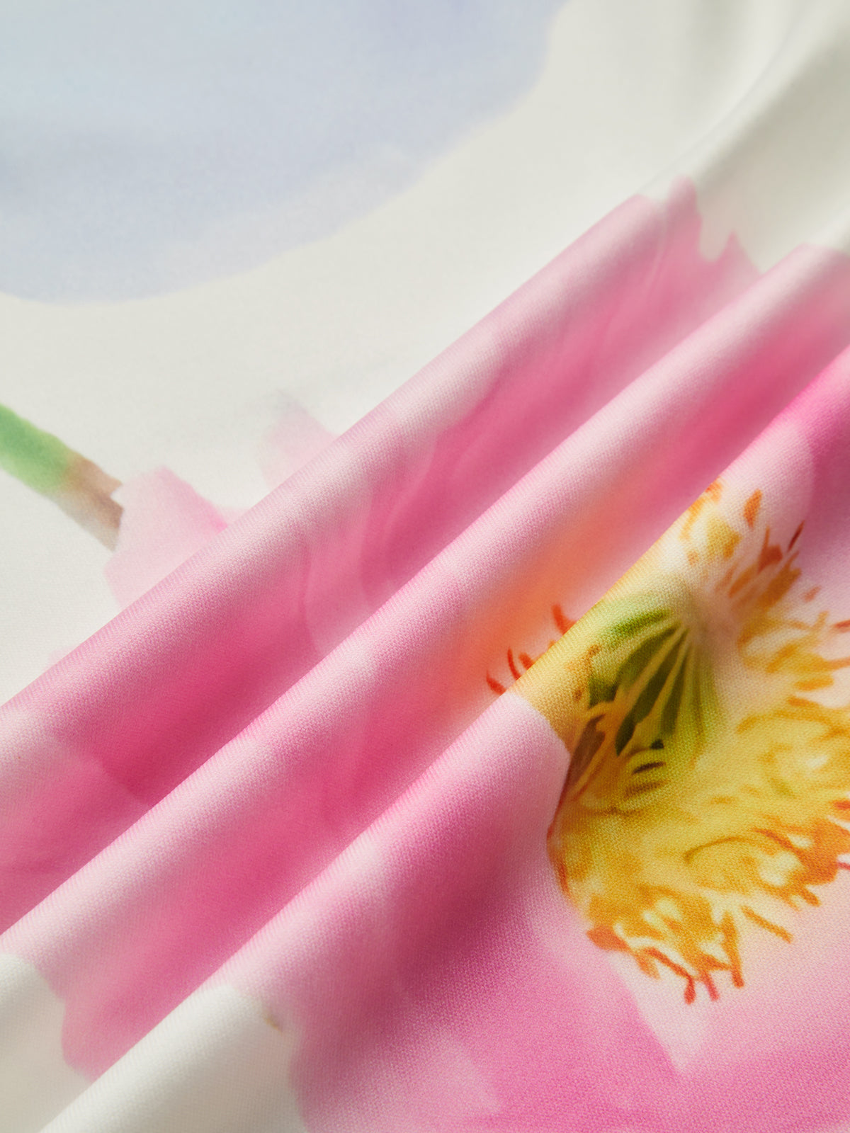 Mia | Rückenfreies, kurzes Kleid mit Blumenmuster