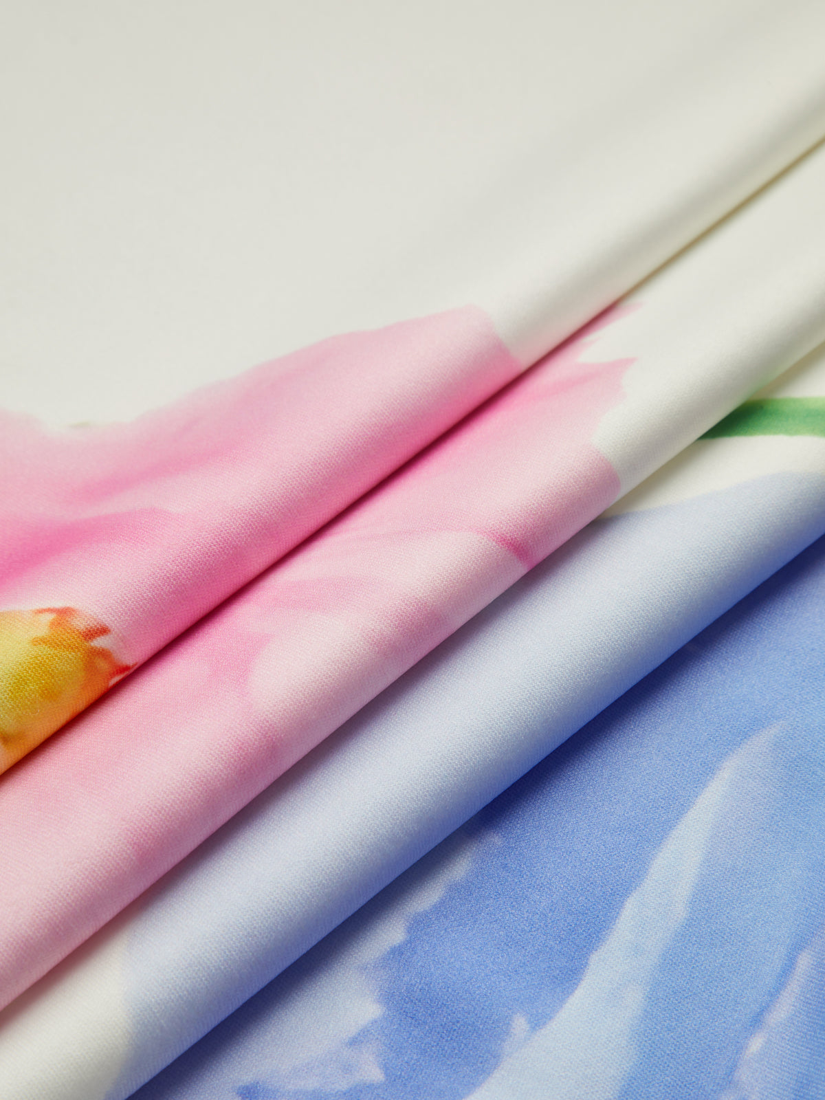 Mia | Rückenfreies, kurzes Kleid mit Blumenmuster