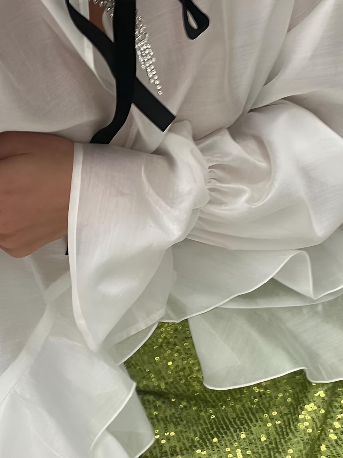 Clara | Rüschenshirt mit Krawattenkragen