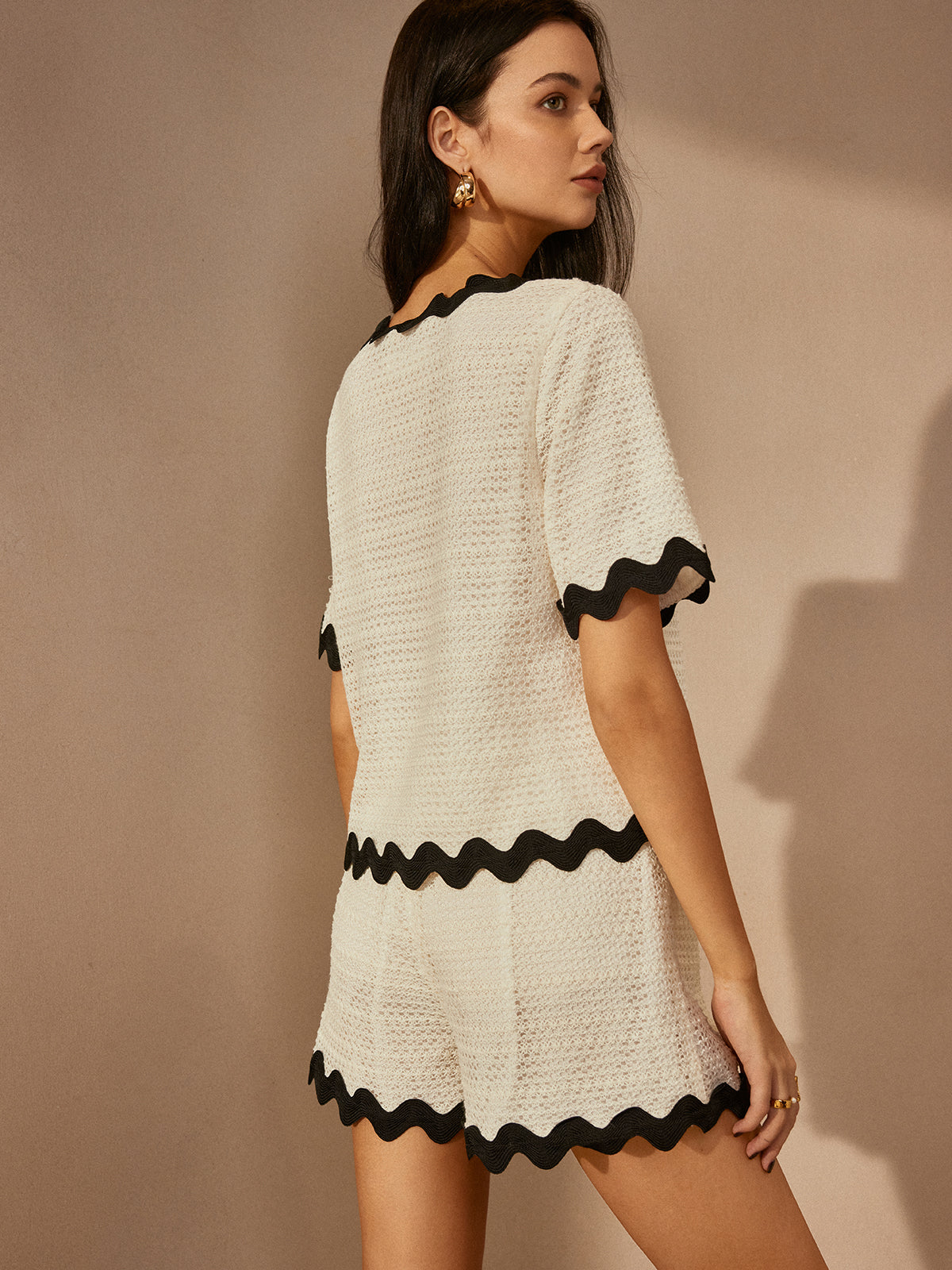 Clara | Kontrastiertes V-Ausschnitt Shorts Set