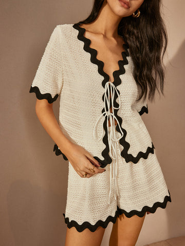 Clara | Kontrastiertes V-Ausschnitt Shorts Set