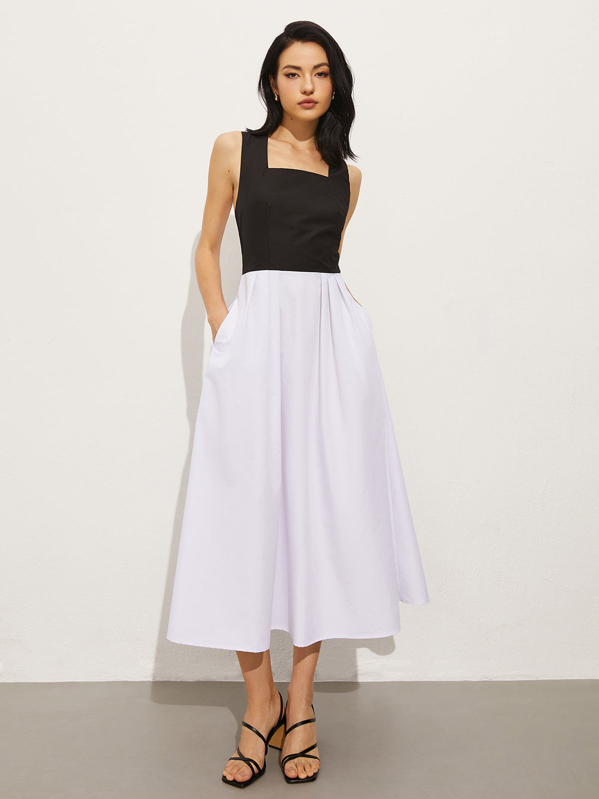 Clara | Kleid mit quadratischem Ausschnitt und Knoten-Design