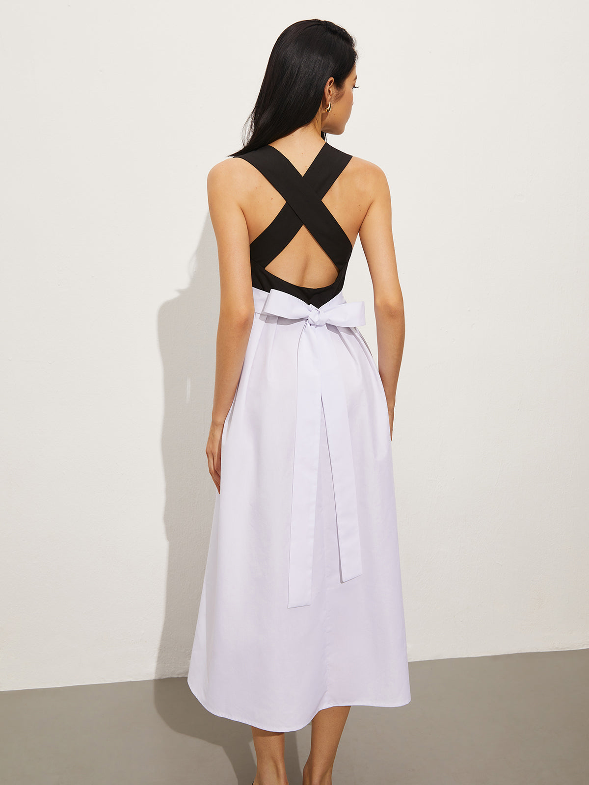 Clara | Kleid mit quadratischem Ausschnitt und Knoten-Design