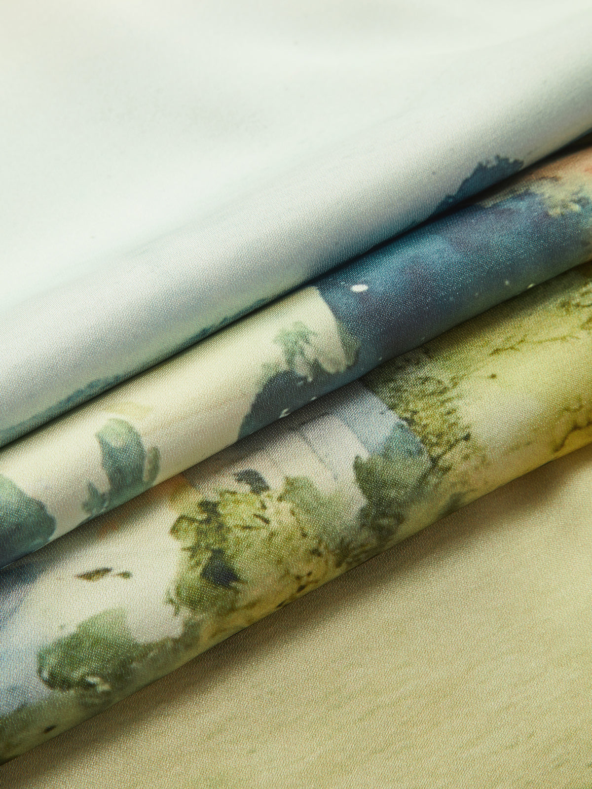 Eleganz | Satin Print V-Ausschnitt Cami Kleid