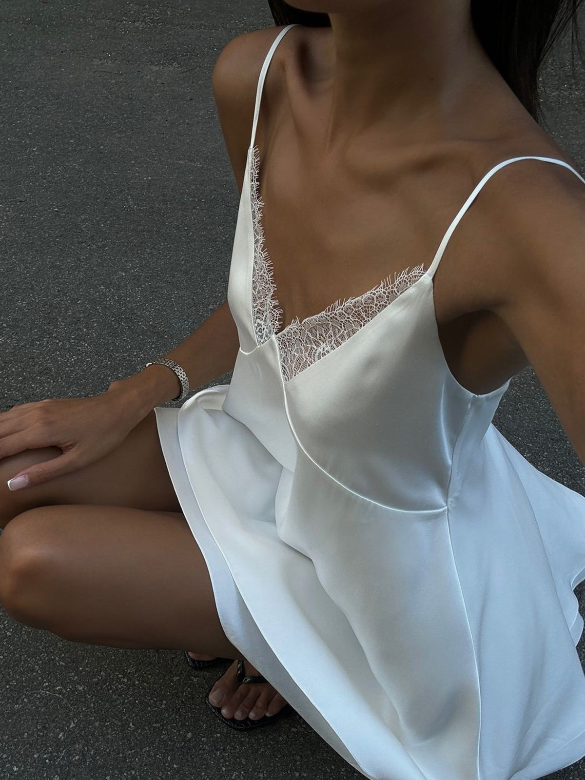 Verführerische Eleganz | Satin-Rückenfreies V-Ausschnitt-Kleid