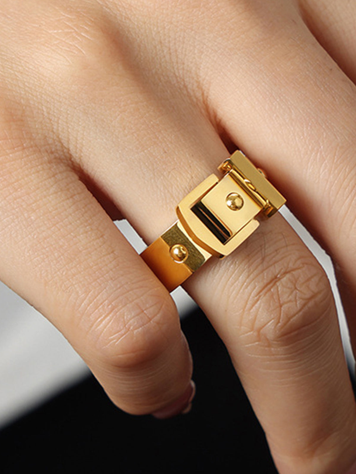 Max | Eleganter Titanstahl Ring mit Schnalle